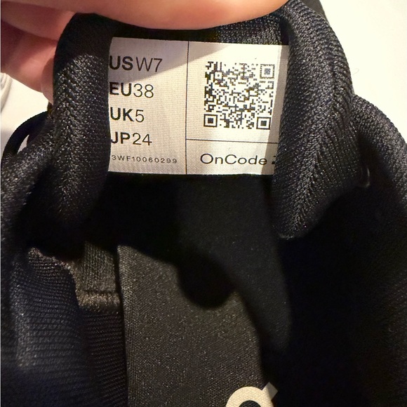 On Cloud 6 Sneakers - Picture 5 of 15